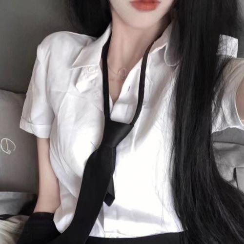 年轻女孩爱过来